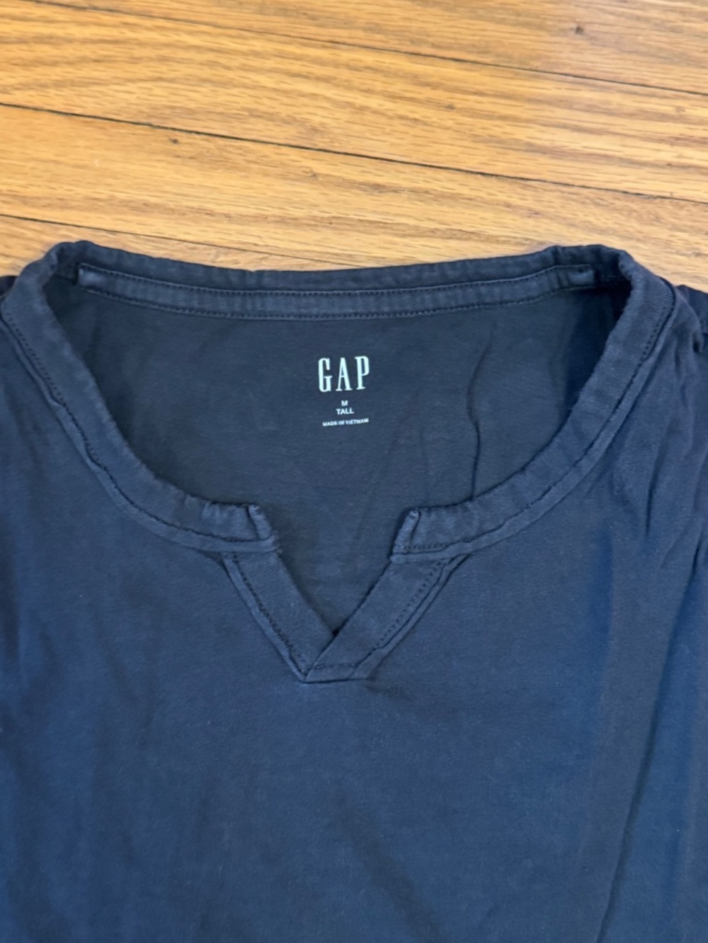 GAP Mens Notch Collar T Shirt Size Medium Tall MT Dark Grey
